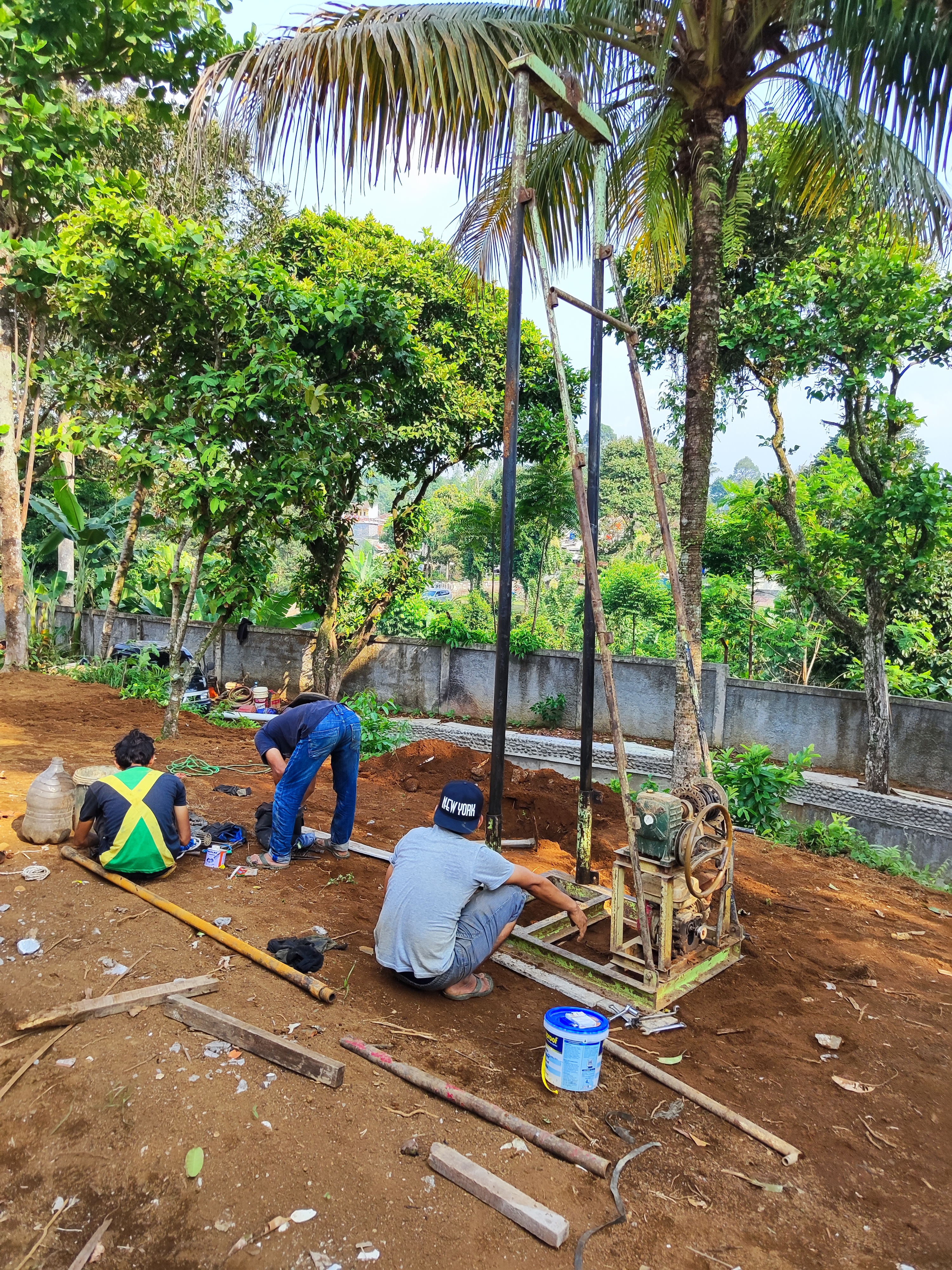 Bor Sumur di Pasir Angin, Gadog, Puncak